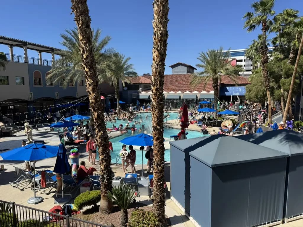 Cover image taken at Las Vegas Furcon